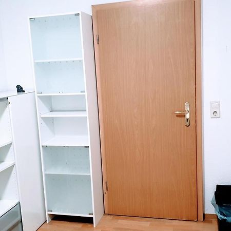 Budget Rooms In Halle With Shared Bathroom, Free Wifi, Netflix & Ipad Extérieur photo