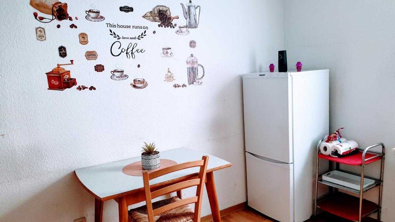 Budget Rooms In Halle With Shared Bathroom, Free Wifi, Netflix & Ipad Extérieur photo