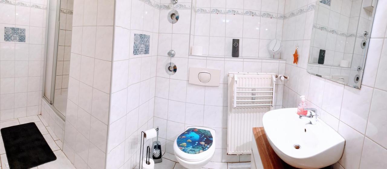 Budget Rooms In Halle With Shared Bathroom, Free Wifi, Netflix & Ipad Extérieur photo