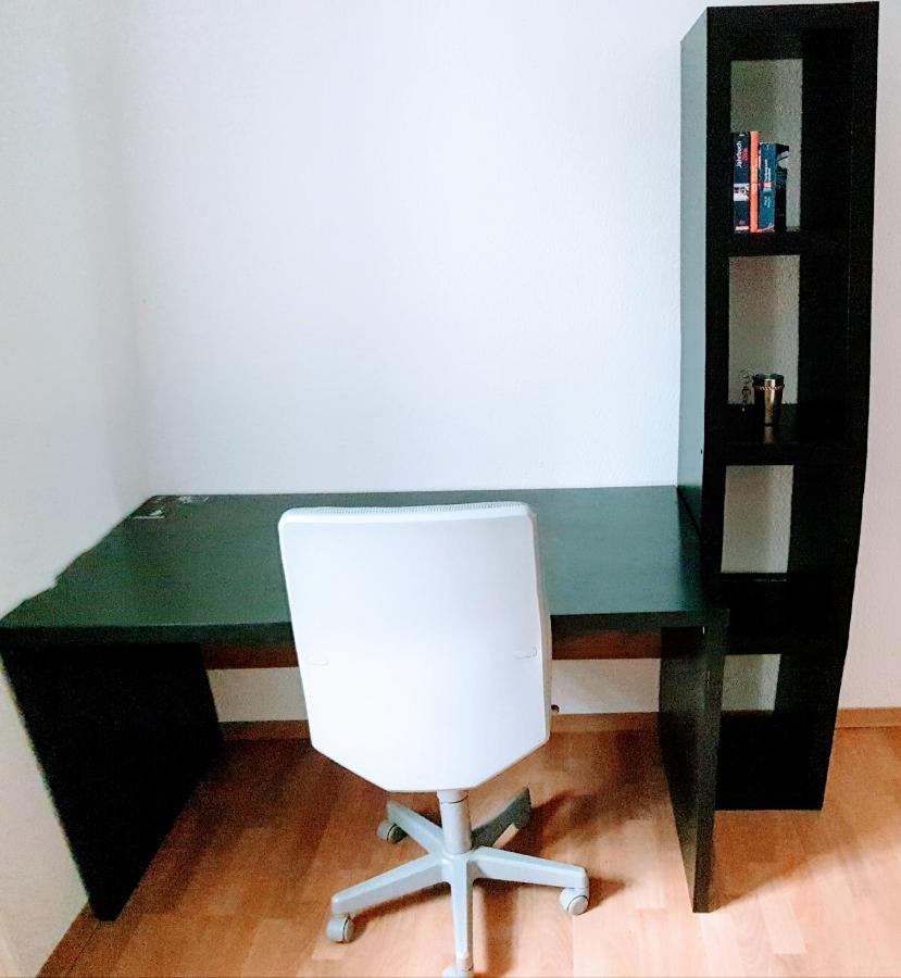 Budget Rooms In Halle With Shared Bathroom, Free Wifi, Netflix & Ipad Extérieur photo