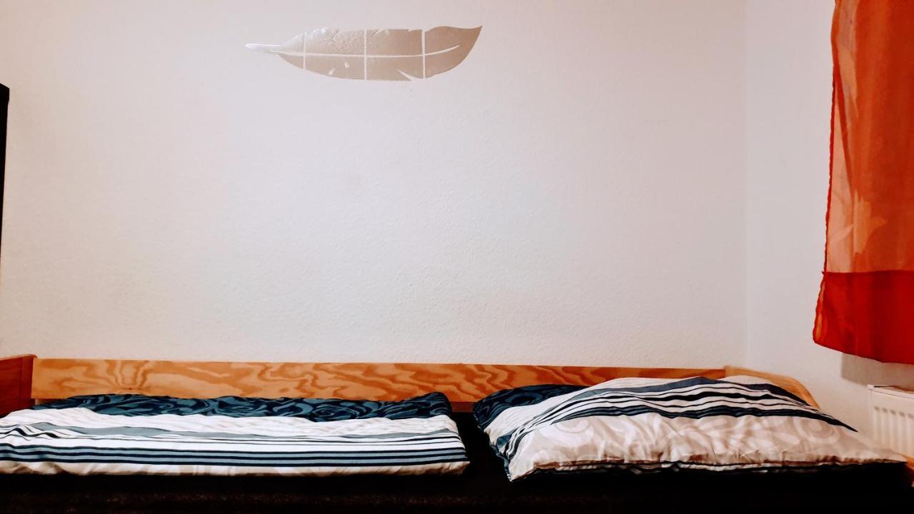 Budget Rooms In Halle With Shared Bathroom, Free Wifi, Netflix & Ipad Extérieur photo